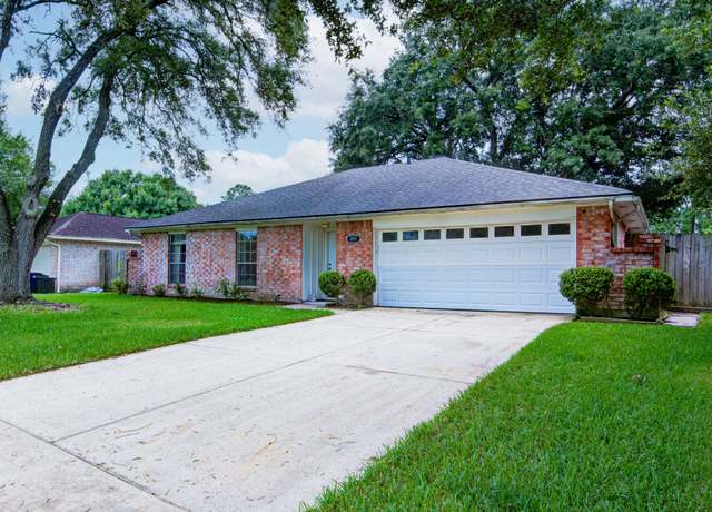 Property at 205 Oakwood St, League City, TX 77573, 4 beds, 2 baths