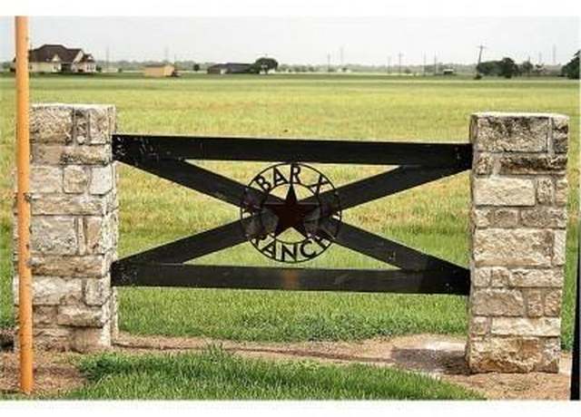 Property at 48 Brahman Trl, Angleton, TX 77515