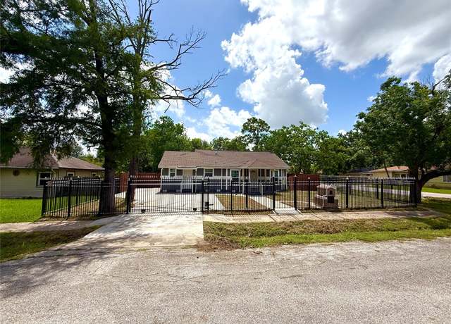Property at 6911 Sherwood Dr, Houston, TX 77021, 3 beds, 2 baths