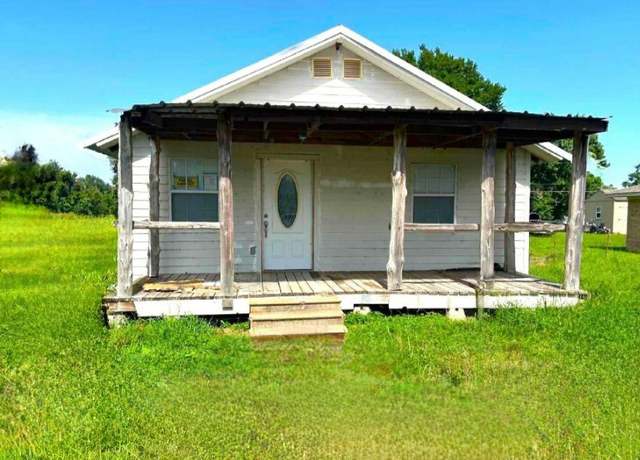 Property at 1112 1st St, Hempstead, TX 77445, 3 beds, 1.5 baths