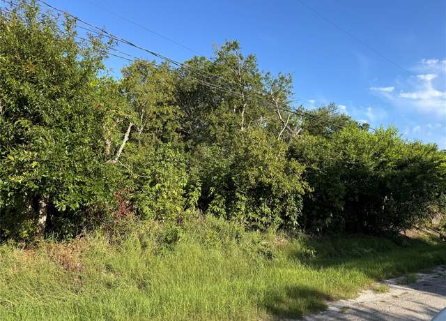 Property at 327 13th St, San Leon, TX 77539