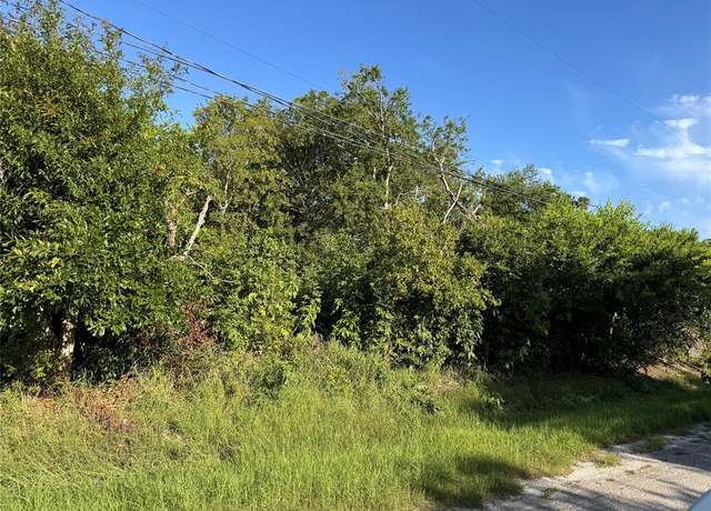 Property at 327 13th St, San Leon, TX 77539