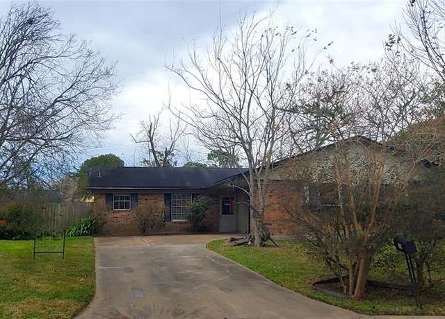 Property at 114 Lottie Ln, Friendswood, TX 77546, 3 beds, 2 baths