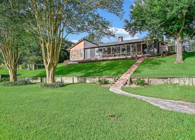 Property at 2710 W Nasa Rd, Webster, TX 77598, 3 beds, 2.5 baths