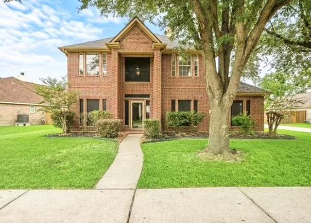 Property at 211 Mossey Oak Dr, Baytown, TX 77520, 4 beds, 2.5 baths