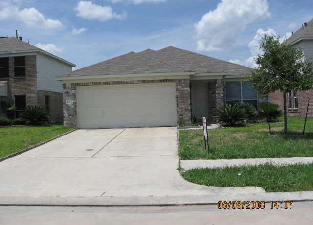 Property at 1223 Spring Apple Ct, Houston, TX 77073, 3 beds, 2 baths