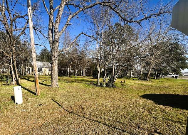 Property at 210 Shropshire St, El Campo, TX 77437