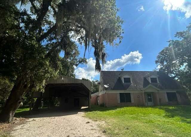 Property at 543 Bluebonnet Dr, Freeport, TX 77541, 4 beds, 2.5 baths