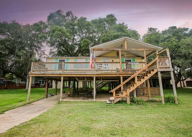 Property at 143 Private Road 652, Sargent, TX 77414, 2 beds, 1.5 baths