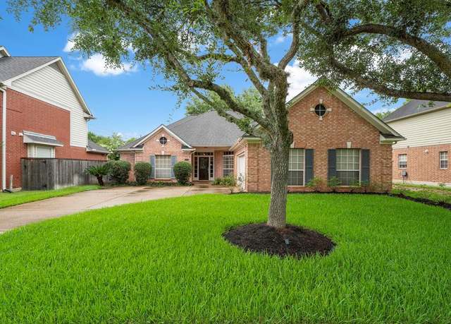 Property at 7319 Emerald Glen Dr, Sugar Land, TX 77479, 3 beds, 2 baths