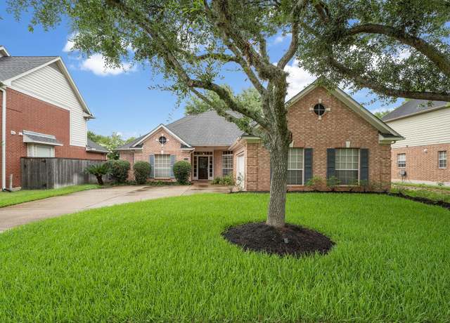 Property at 7319 Emerald Glen Dr, Sugar Land, TX 77479, 3 beds, 2 baths