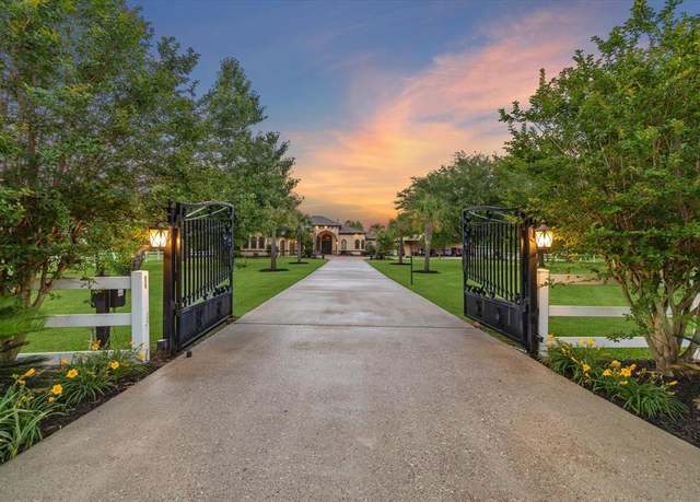 Property at 706 Saddle Creek Farms Dr, Crosby, TX 77532, 3 beds, 3.5 baths