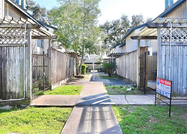 Property at 7918 Prestwood Dr #4, Houston, TX 77036, 2 beds, 2.5 baths