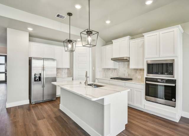 Property at 132 Bay Bridge Ct, Montgomery, TX 77316, 4 beds, 2.5 baths