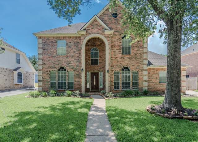 Property at 2430 Lakeside Dr, Seabrook, TX 77586, 4 beds, 2.5 baths