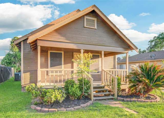 Property at 226 E Alabama St, Brazoria, TX 77422, 3 beds, 1 bath