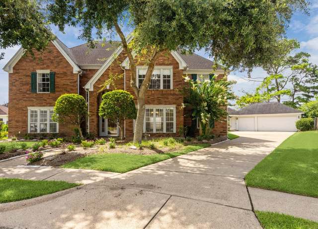 Property at 2125 Tipperary Dr, Pearland, TX 77581, 5 beds, 3.5 baths
