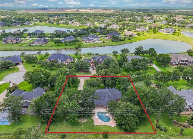 Property at 9115 Crown Jewel Dr, Richmond, TX 77469, 4 beds, 3.5 baths