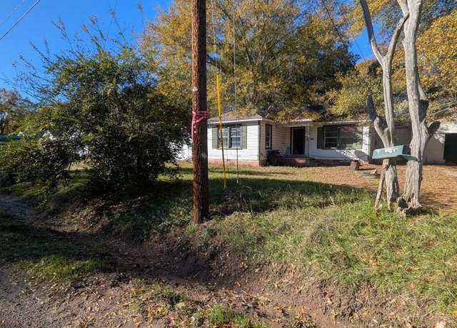 Property at 1201 S 12th St, Longview, TX 75602, 3 beds, 2 baths