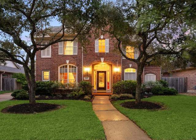 Property at 3215 Pleasant Cove Ct, Houston, TX 77059, 4 beds, 2.5 baths