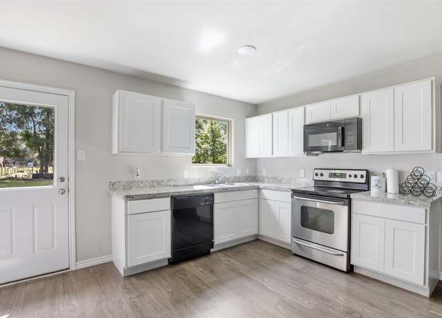 Property at 11260 Hodge Rd, Beaumont, TX 77713, 3 beds, 2.5 baths