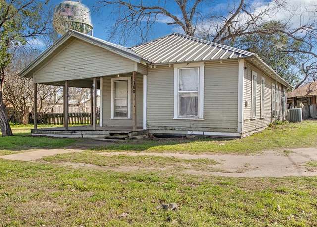 Property at 100 E Austin St, Luling, TX 78648, 2 beds, 1 bath