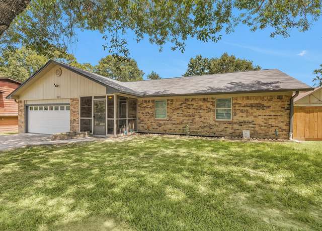 Property at 202 Twin Harbors Dr, Onalaska, TX 77360, 3 beds, 2 baths