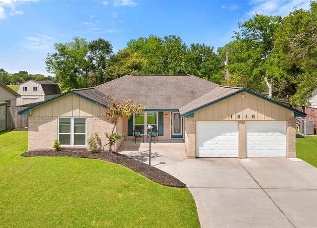 Property at 1916 Tracy Lynn Ln, Alvin, TX 77511, 3 beds, 2 baths