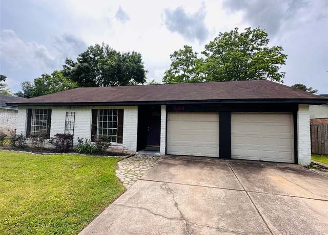 Property at 16114 Barcelona Dr, Friendswood, TX 77546, 3 beds, 2 baths