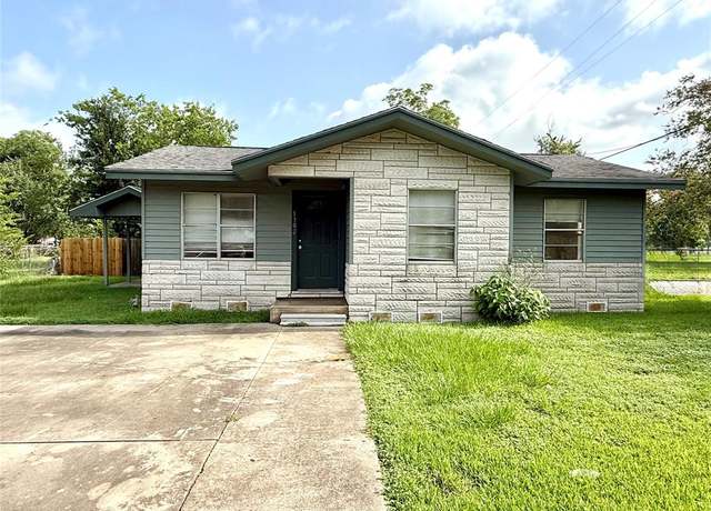 Property at 1302 Muncy St, El Campo, TX 77437, 3 beds, 1 bath