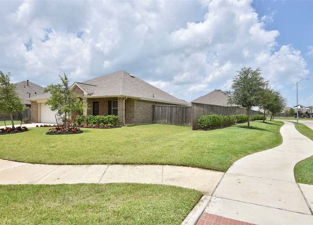 Property at 4935 Twin Summit Dr, Rosenberg, TX 77469, 3 beds, 2 baths