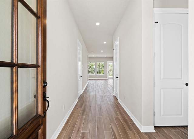 Property at 1613 Carefree Cir, Seabrook, TX 77586, 3 beds, 2 baths