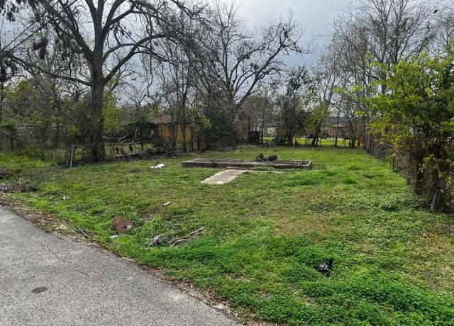 Property at 2703 Wayne St, Houston, TX 77026