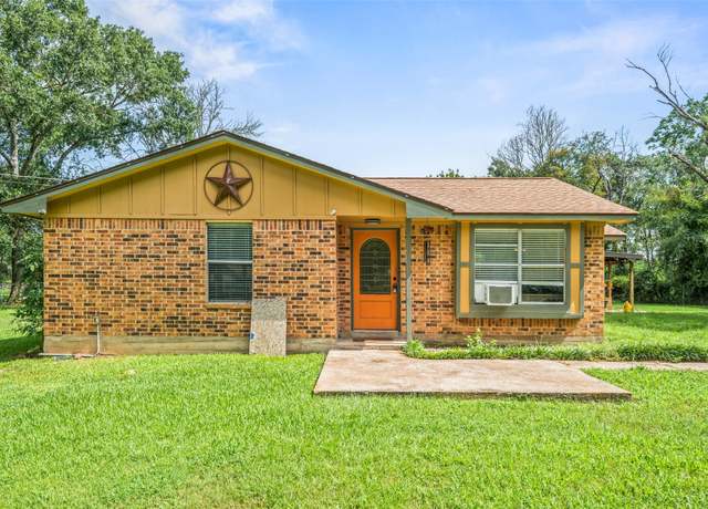 Property at 28 Cauthen Dr, Huntsville, TX 77320, 3 beds, 2.5 baths