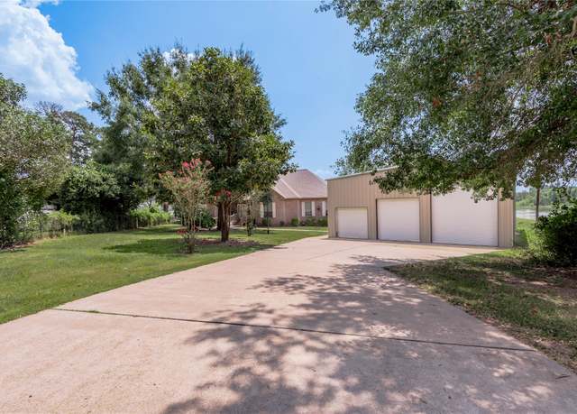 Property at 206 Lake Front Dr, Trinity, TX 75862, 3 beds, 2 baths
