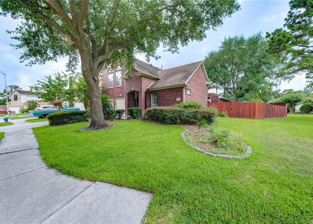 Property at 8034 High Hollow Ln, Houston, TX 77070, 4 beds, 3.5 baths