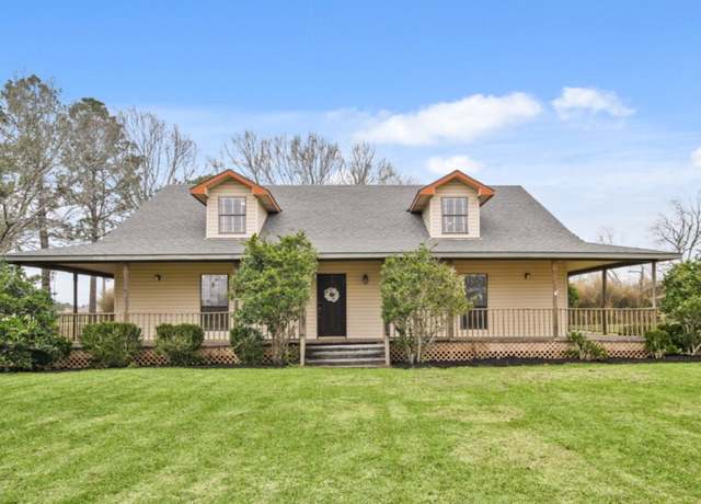 Property at 6903 Lewis Ln, Manvel, TX 77578, 3 beds, 3 baths