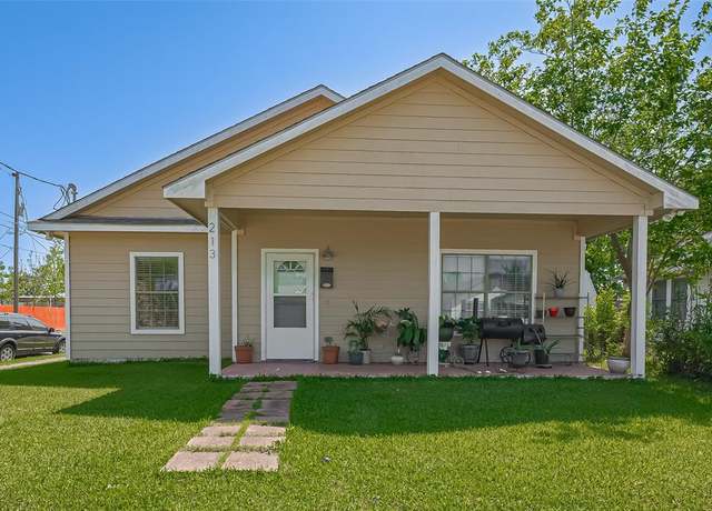 Property at 213 W Murrill St, Baytown, TX 77520, 3 beds, 2 baths