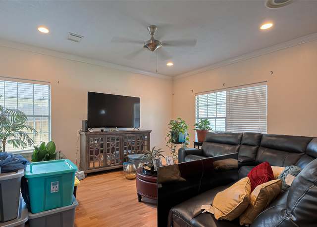 Property at 213 W Murrill St, Baytown, TX 77520, 3 beds, 2 baths
