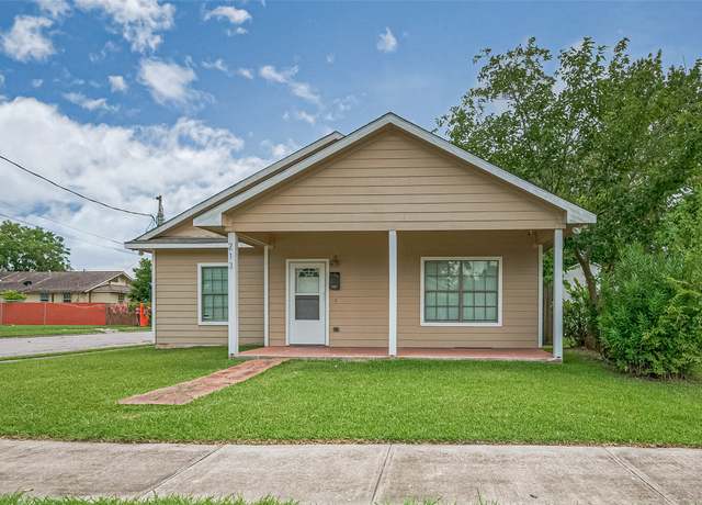 Property at 213 W Murrill St, Baytown, TX 77520, 3 beds, 2 baths