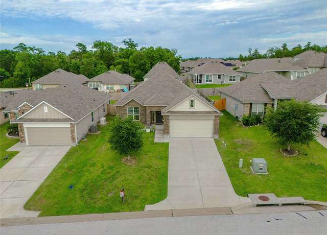Property at 135 Bates Ct, Huntsville, TX 77320, 3 beds, 2 baths
