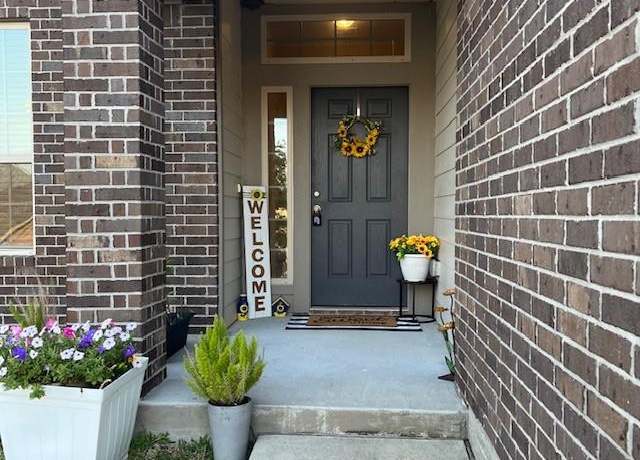 Property at 135 Bates Ct, Huntsville, TX 77320, 3 beds, 2 baths