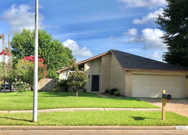 Property at 10810 Swan Glen Dr, Houston, TX 77099, 3 beds, 2 baths