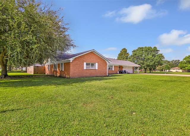 Property at 106 Lynn St, Anahuac, TX 77514, 3 beds, 2 baths