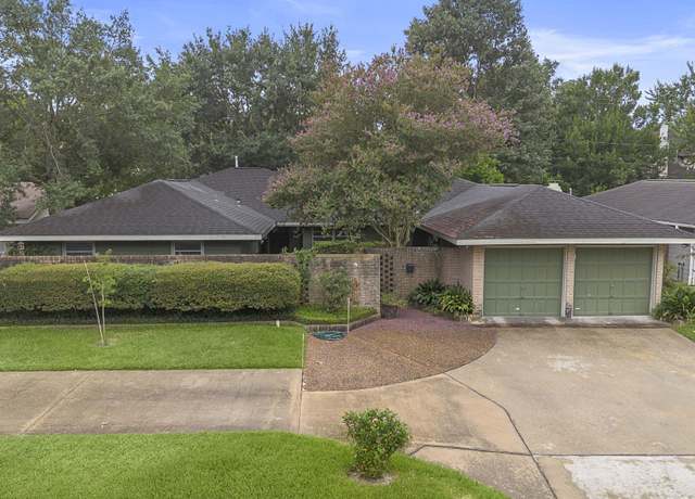Property at 8427 Westview Dr, Spring Valley Village, TX 77055, 4 beds, 2 baths