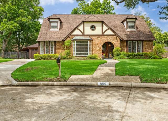 Property at 1507 Village Green Ct, Houston, TX 77077, 4 beds, 2.5 baths