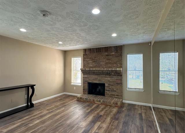 Property at 10555 Turtlewood Ct #1811, Houston, TX 77072, 1 bed, 1 bath