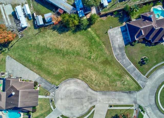 Property at 3155 Jamestown Cir, Port Neches, TX 77651