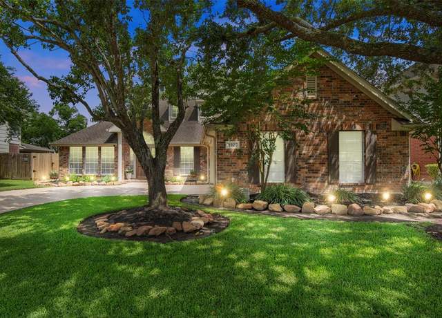 Property at 3920 Oak Dale Dr, Pearland, TX 77581, 3 beds, 2 baths