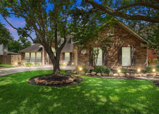 Property at 3920 Oak Dale Dr, Pearland, TX 77581, 3 beds, 2 baths
